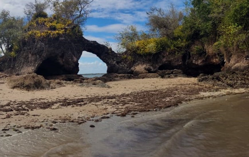 Guia de Maraú - Ilha da Pedra Furada