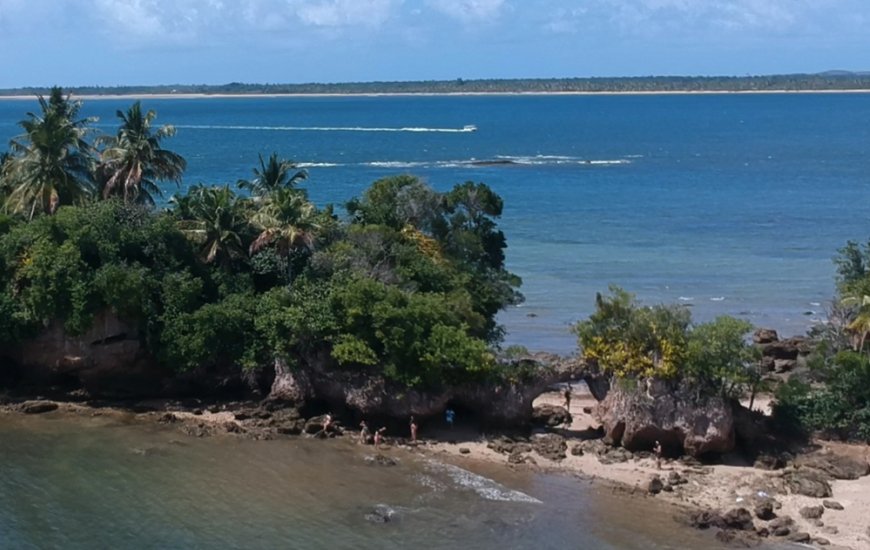 Guia de Maraú - Ilha da Pedra Furada