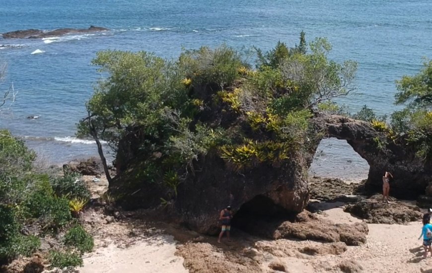 Guia de Maraú - Ilha da Pedra Furada