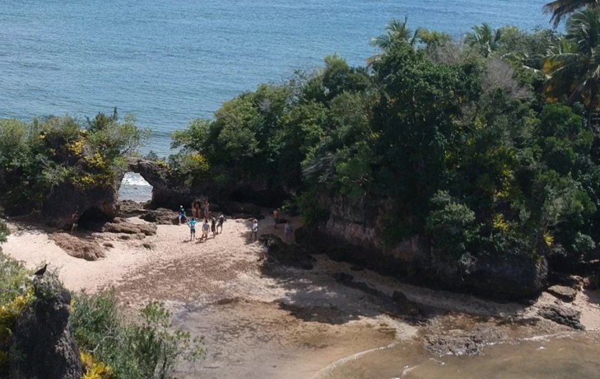 Guia de Maraú - Ilha da Pedra Furada